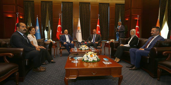 Siyasilerin gündemi Arakan'daki Müslüman katliamı