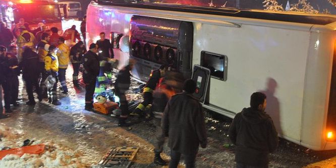 Bartın'da yolcu otobüsü devrildi: 2 ölü, 5 yaralı