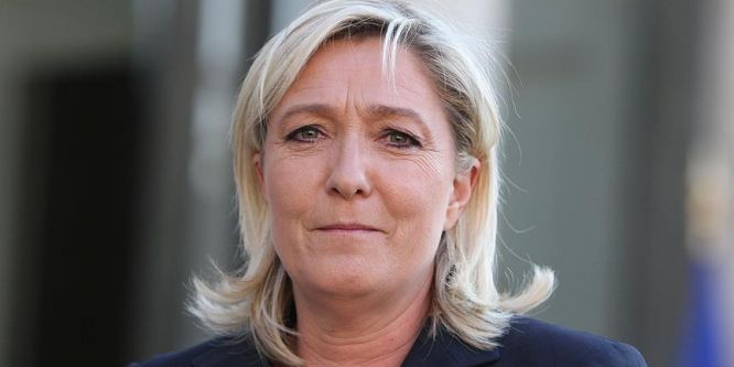 Le Pen'e soru sordu, tartaklandı