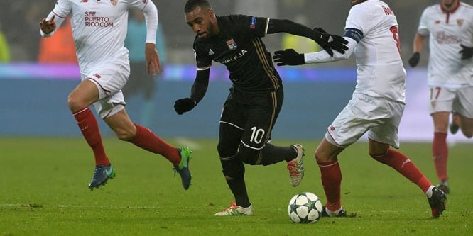 Lacazette rekor bonservis bedeliyle Arsenal'de