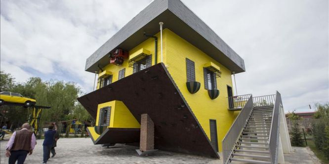 Başkentin 'tepetaklak' evi ziyaretçilerini bekliyor