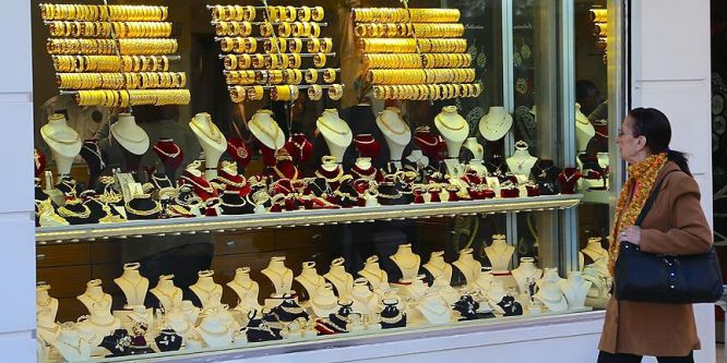 Altın fiyatları düşüşe geçti