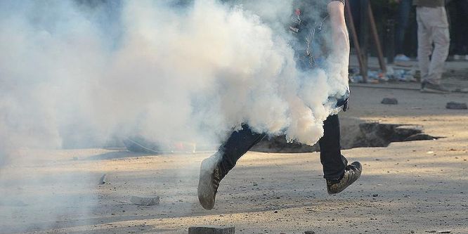 Türk Konsolosluğu önündeki polislere molotoflu saldırı