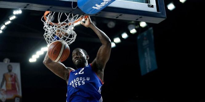 Anadolu Dunston'ın sözleşmesini uzattı