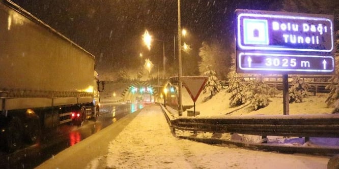 Bolu Dağı'nda yoğun kar yağışı başladı