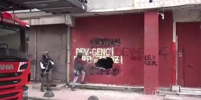 İstanbul'da DHKP/C üyesi 2 kişi yakalandı