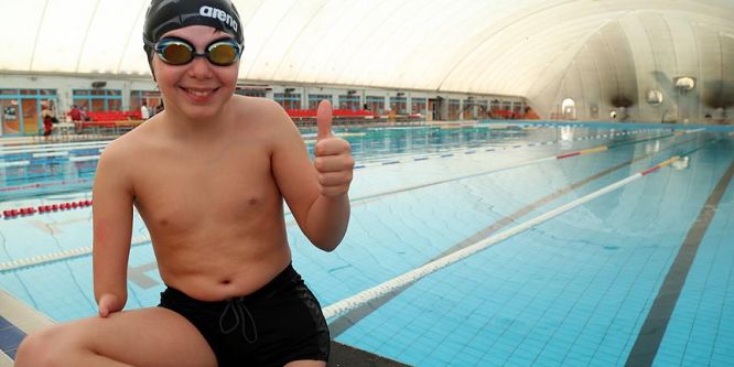 Su korkusunu yendi, şampiyon oldu