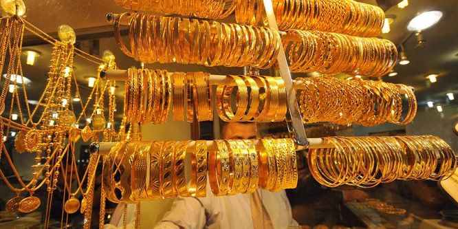 Altın güne düşüşle başladı