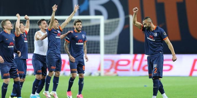 Medipol Başakşehirli Yalçın Ayhan 400. maçına çıkıyor