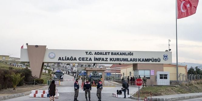 İzmir'de FETÖ'nün avukatları davadan çekiliyor