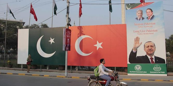 Pakistan Erdoğan'ın yardım teklifinden memnun