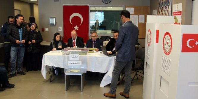 Kanada’daki Türklerden halk oylamasına büyük ilgi