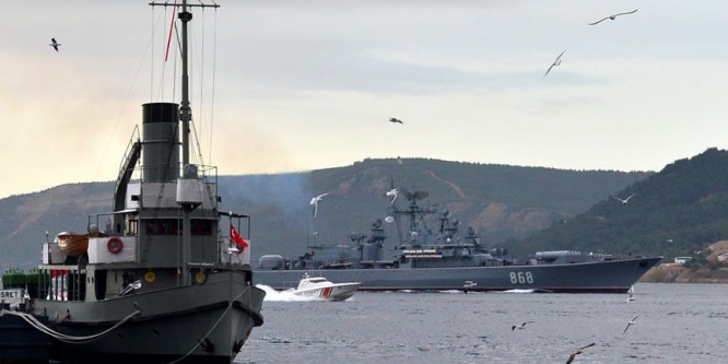 Rus askeri gemisi Çanakkale'den geçti
