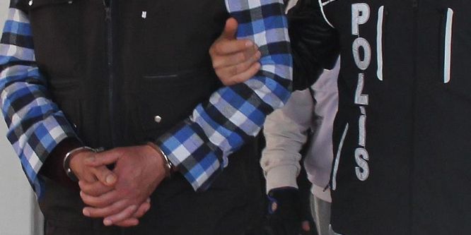 İzmir'de FETÖ/PDY operasyonu: 14 gözaltı