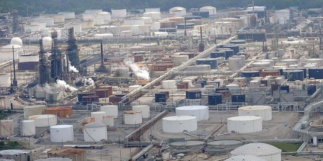 ABD stratejik petrol stoklarını satışa çıkarıyor