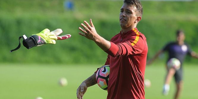 Muslera, gözünü Simoviç'in rekoruna dikti