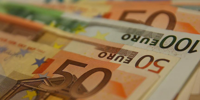 Avrupa Birliği avroyla aldı, dolarla sattı