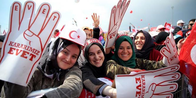 Vatandaşlar Yenikapı Meydanı'na akın ediyor