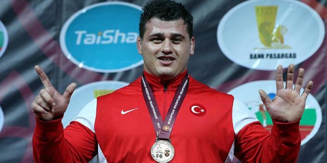 Rıza Kayaalp'ten altın madalya