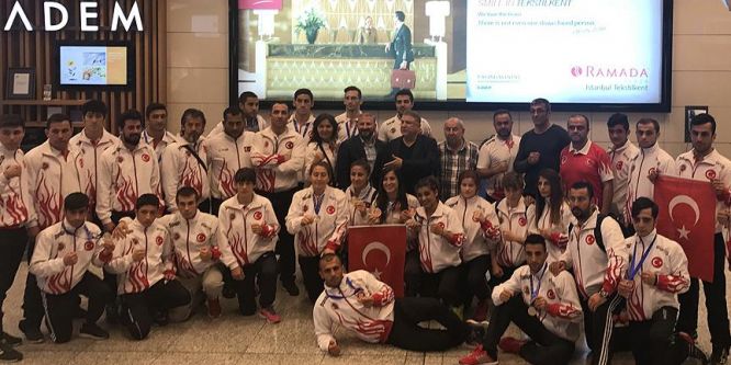 Muaythai'de 12 madalya