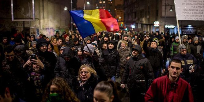 Romanya'da 'af tasarısı' protesto ediliyor