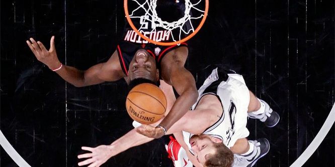 Rockets, saha avantajını Spurs'ten aldı