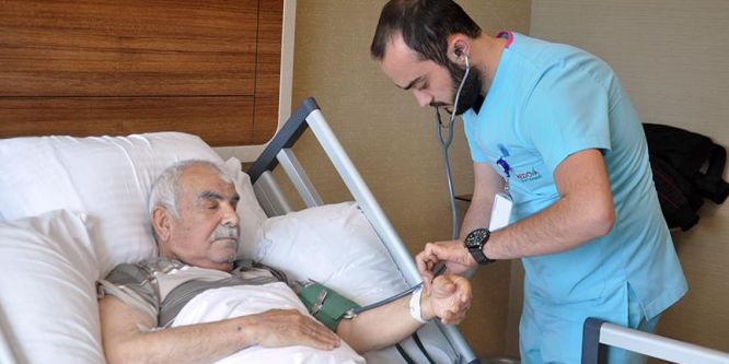 Felç geçiren hasta şah damarı açılarak kurtarıldı
