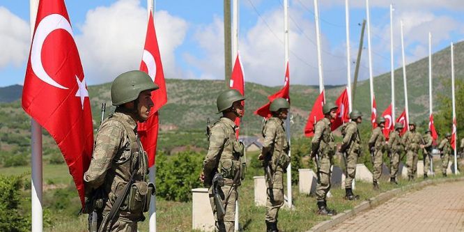 Bingöl'de şehit edilen 33 er anıldı