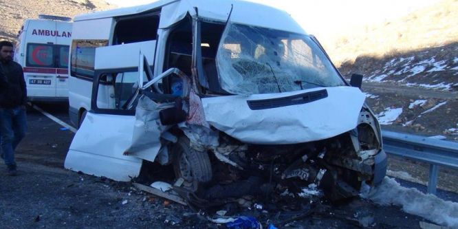 Diyarbakır'da trafik kazası... Çok sayıda yaralı var!