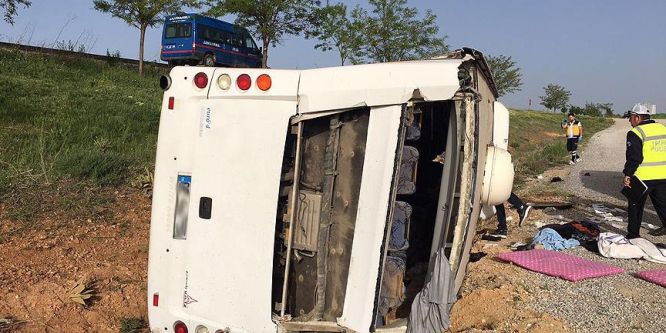 Konya'da otobüs devrildi: 20 yaralı