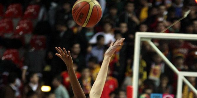 FIBA, kadın basketbolculara başörtüsünü serbest bırakacak