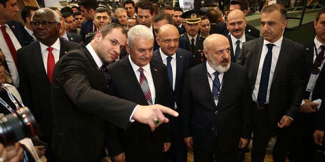 Başbakan Yıldırım, IDEF 2017 Fuarı'nı gezdi