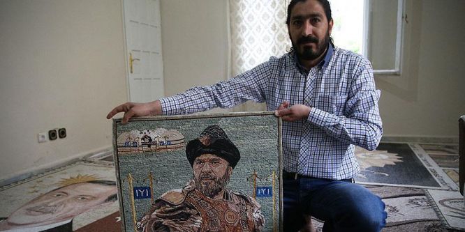 Dizi oyuncularını mozaikle resmetti