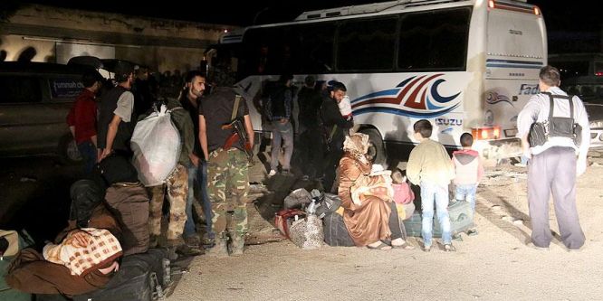 Tahliye edilen bin 266 kişi İdlib'e ulaştı
