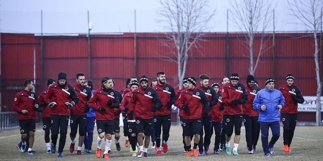 Kupayı kazanıp, başkanımızın kabrine getirmek istiyoruz