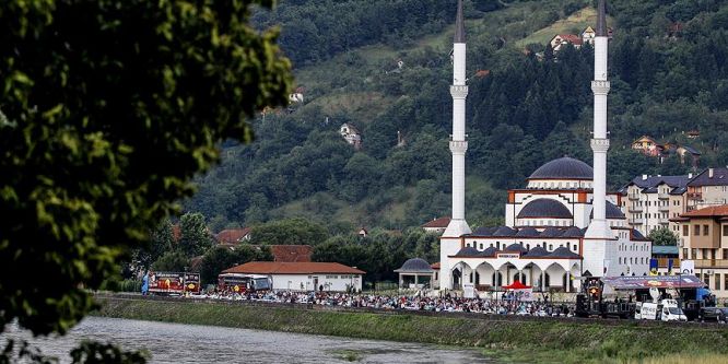 Bosna Savaşı'nda yıkılan camiler küllerinden doğuyor