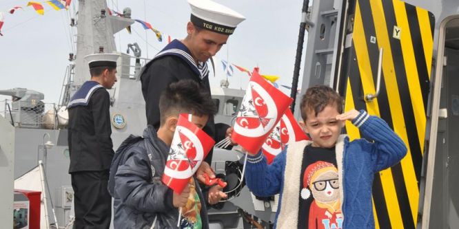 Askeri gemiler 23 Nisan'da gezilebilecek