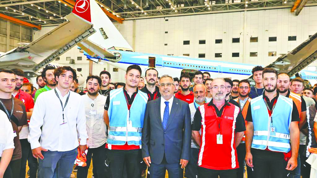 THY Teknik AŞ personel sayısının 10 bine ulaşmasını kutladı