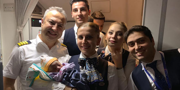 THY uçağında heyecanlı dakikalar! 13 bin metrede doğum yaptı