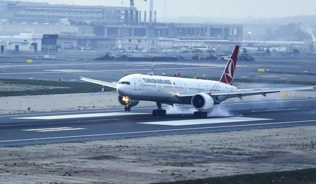 THY uçakları yeni yuvasına iniyor