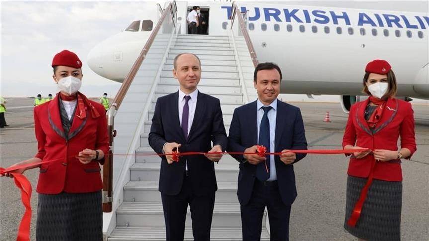 THY’nin İstanbul-Fergana uçağı Özbekistan’da törenle karşılandı