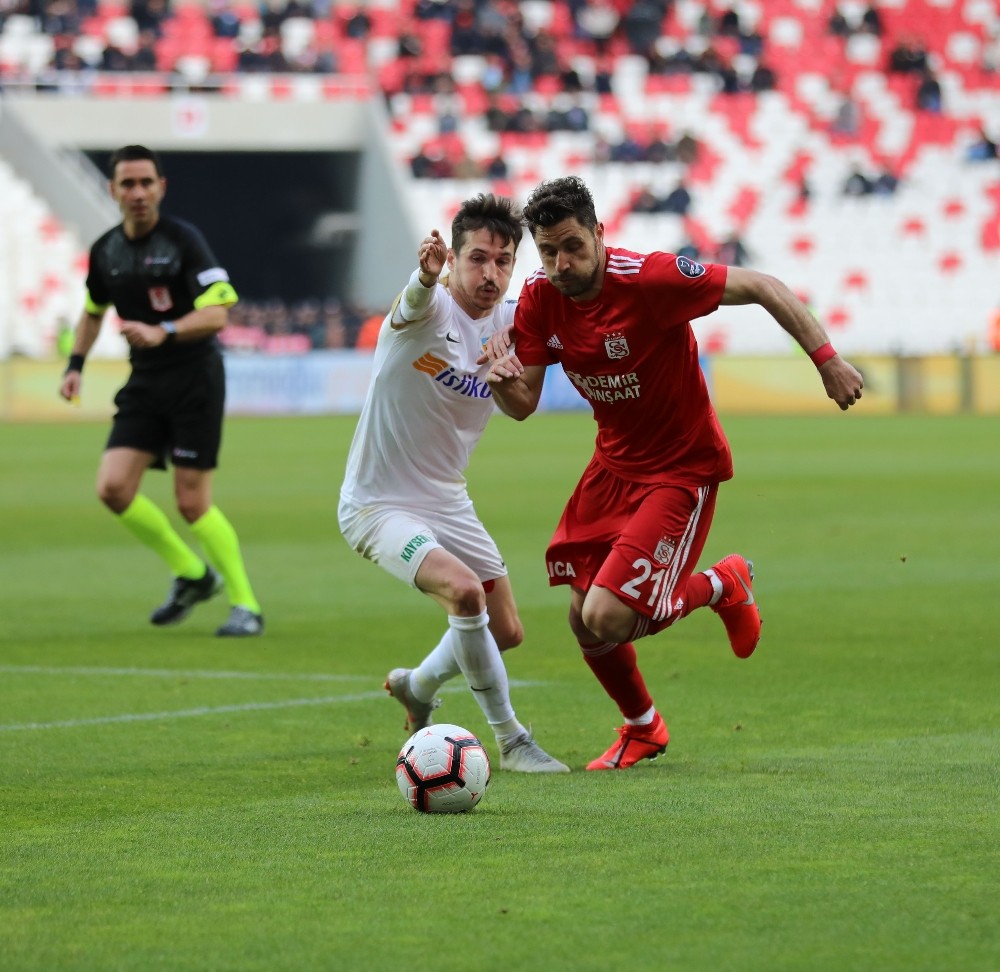 Tiago Lopes cezalı duruma düştü 