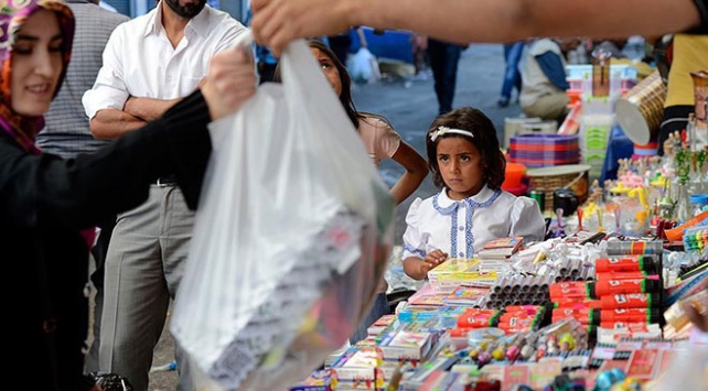 Ticaret Bakanı Ruhsar Pekcan'dan okul alışverişi öncesi velilere uyarı
