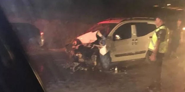 Ticari araç ile otomobil kafa kafaya çarpıştı