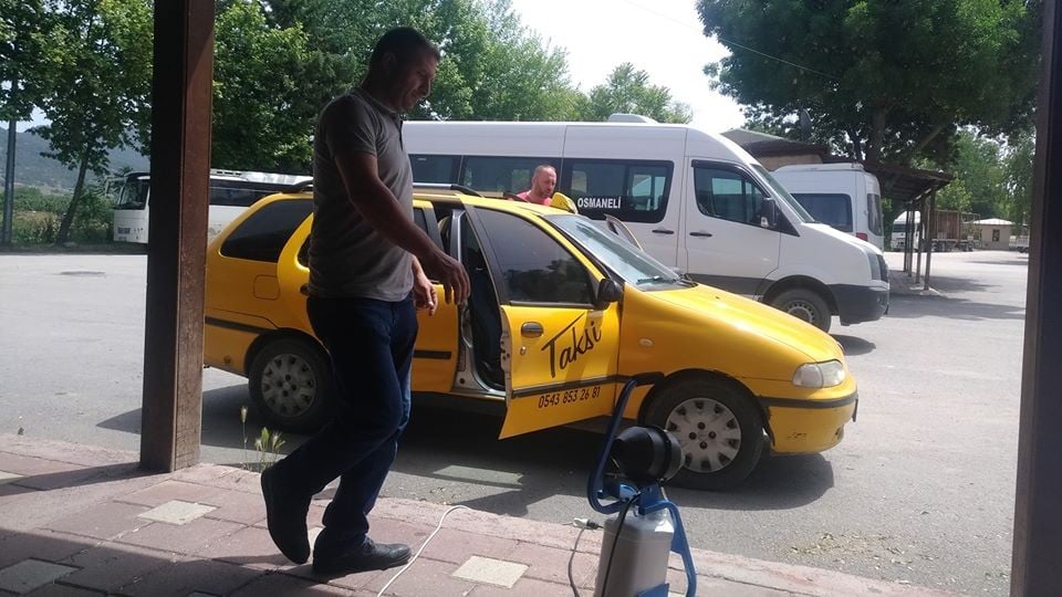 Ticari araç ve durakları tek tek dezenfekte edildi 