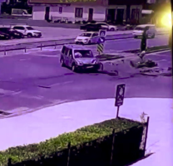 Ticari araca çarpan motosiklet sürücüsü ağır yaralandı 