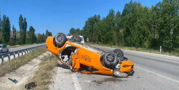 Ticari taksi takla attı