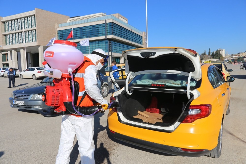 Ticari taksiler korona virüse karşı dezenfekte edildi 