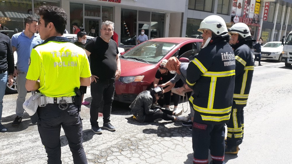 Ticari taksinin çarptığı genç kız yaralandı 