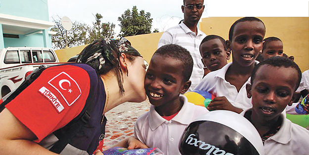 TİKA Afrika’da su ekmek, aş demek